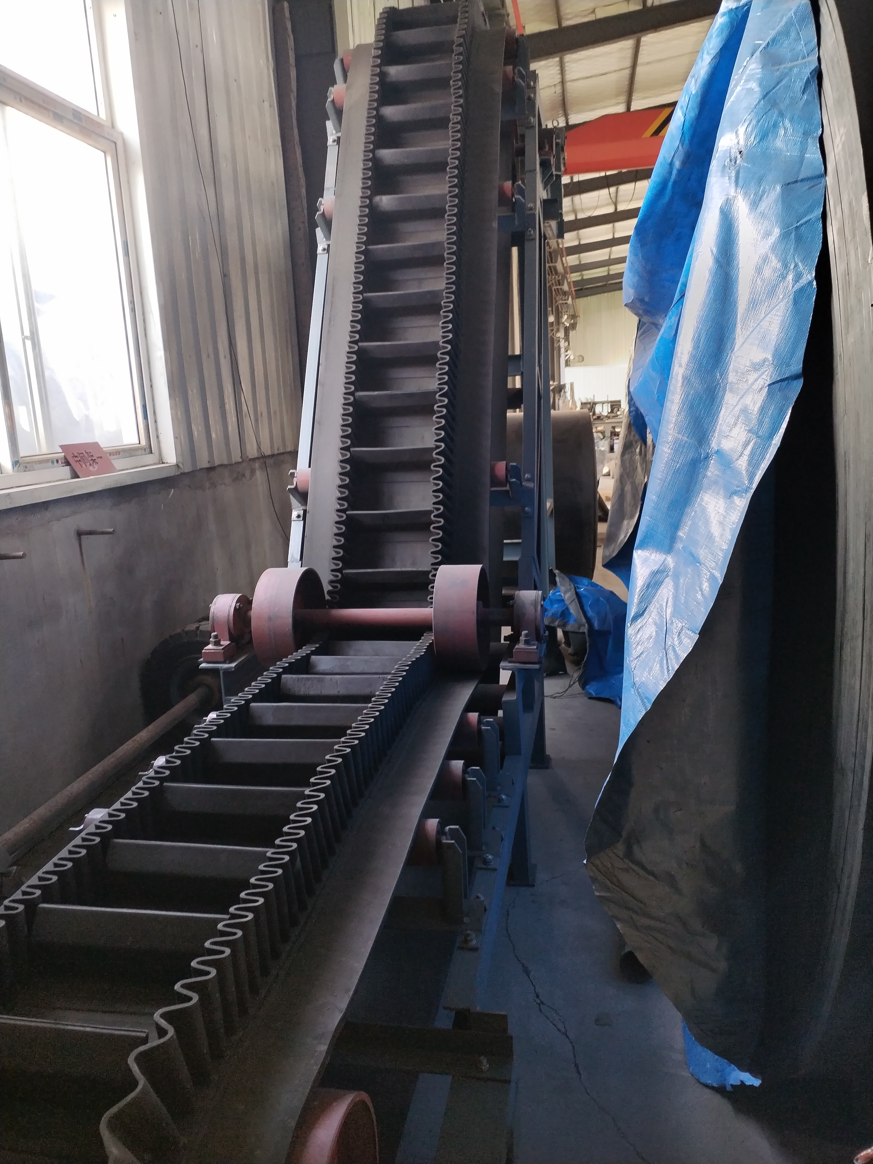 帶式輸送機,青島樂途行工業設備.jpg 帶式輸送機,青島樂途行工業設備.jpg